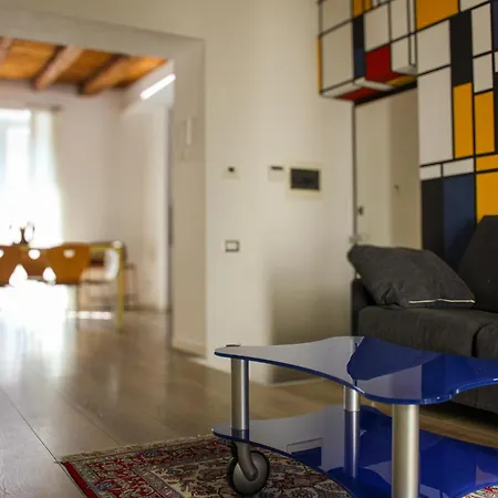 & Charme In Un Palazzo Storico Di * Bergamo