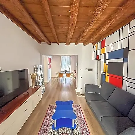 & Charme In Un Palazzo Storico Di Lägenhet