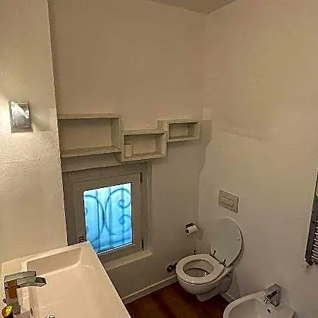 & Charme In Un Palazzo Storico Di Lägenhet *