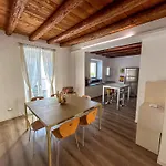 & Charme In Un Palazzo Storico Di * بيرغامو