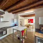 & Charme In Un Palazzo Storico Di شقة